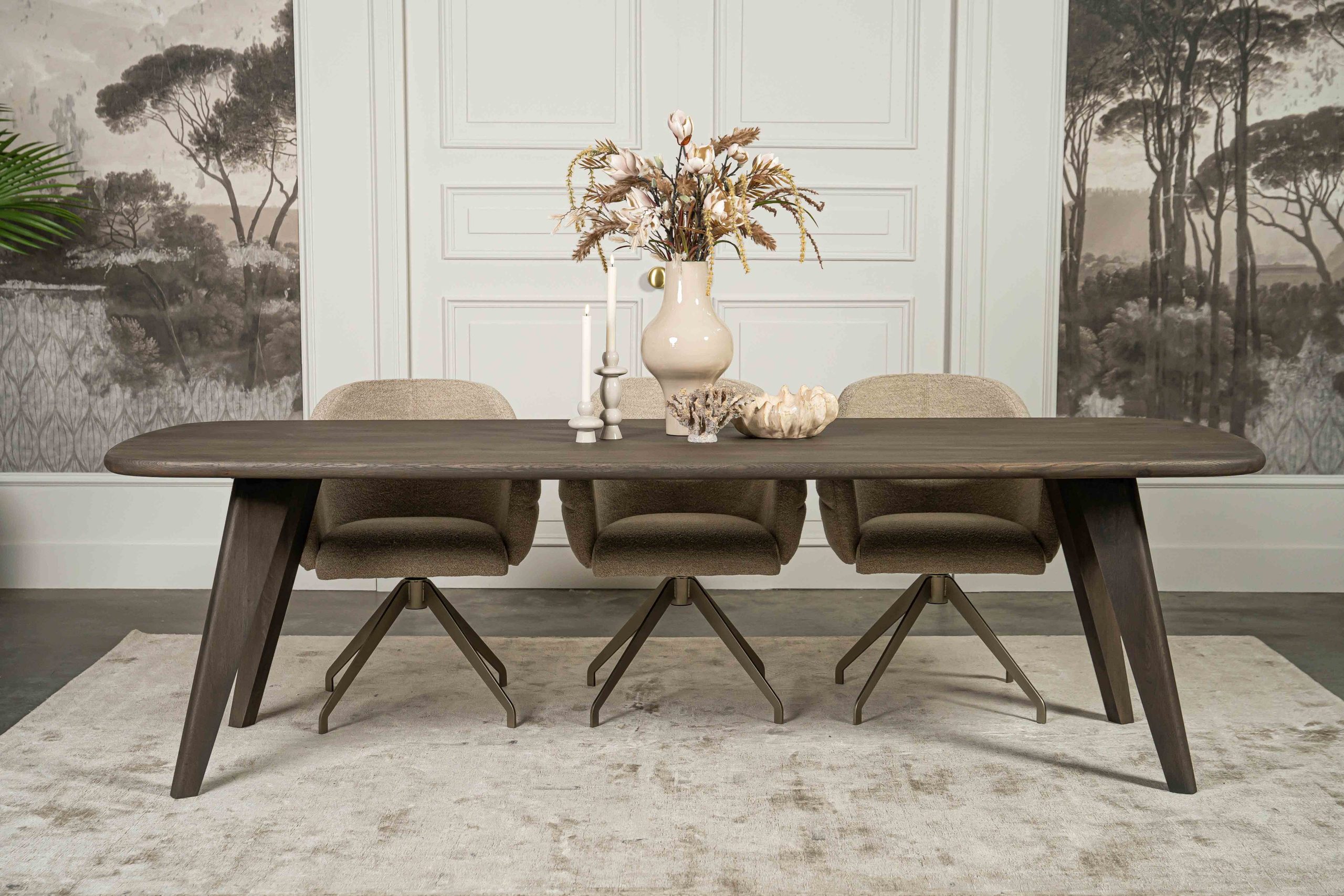Deens Ovale Eikenhouten Eettafel Bordeaux